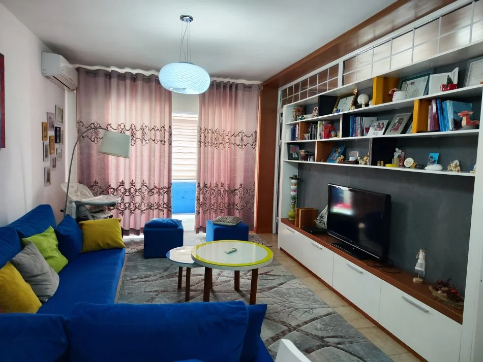 Tirane, jap me qera apartament 1+1+Ballkon Kati 9, 69 m² 350 € (Rruga Muhamet Deliu, prane Thesarit, tek ish-Renea)