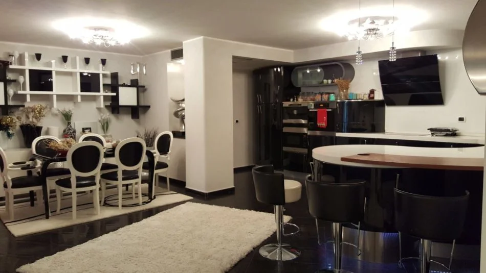 Tirane, jepet me qera apartament 3+1, Kati 2, 280 m² 3.000 €(Bllok)