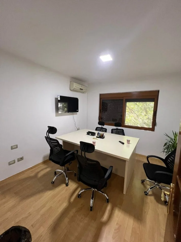 Tirane, jepet me qera ambjent biznesi , 66 m² 900 € (9-Katshet)