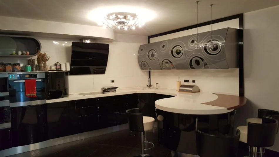 Tirane, jepet me qera apartament 3+1, Kati 2, 280 m² 3.000 €(Bllok)