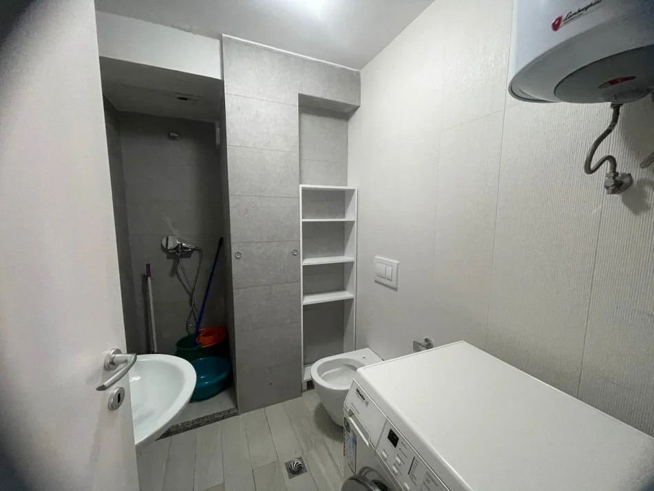 Tirane, jepet me qera apartament 1+1 Kati 1, 60 m² 450 € (Tregu elektrik)