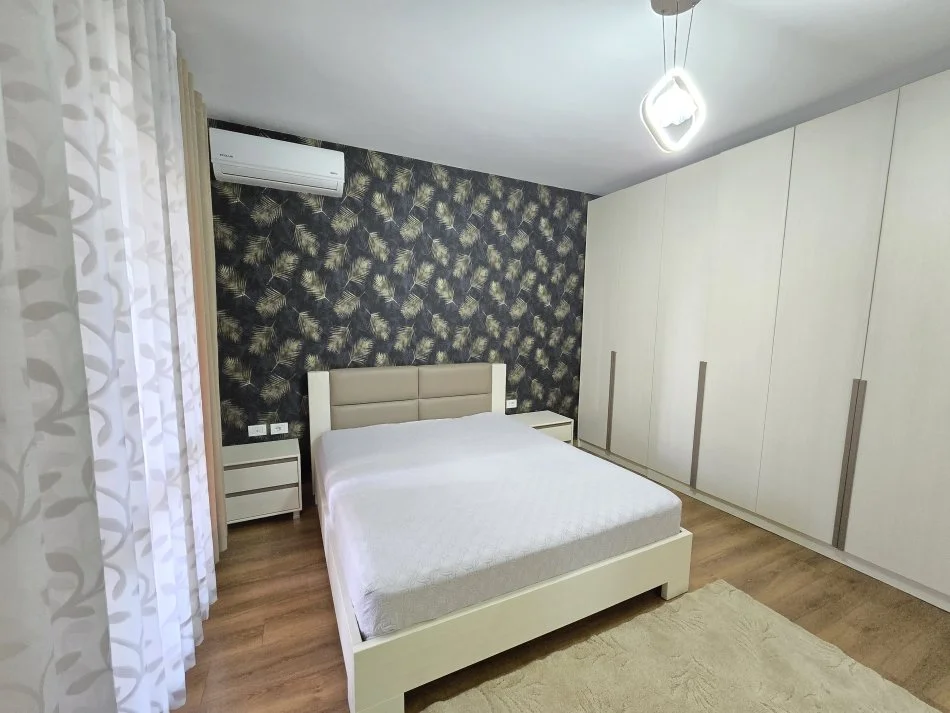 Tirane, shitet apartament 2+1+Ballkon Kati 2, 105 m² 190.000 € (Kopshti Botanik)