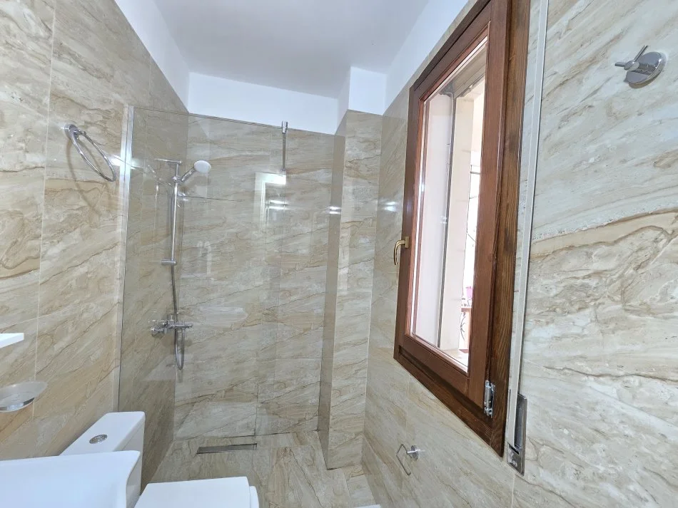 Tirane, shitet apartament 2+1+Ballkon Kati 2, 105 m² 190.000 € (Kopshti Botanik)