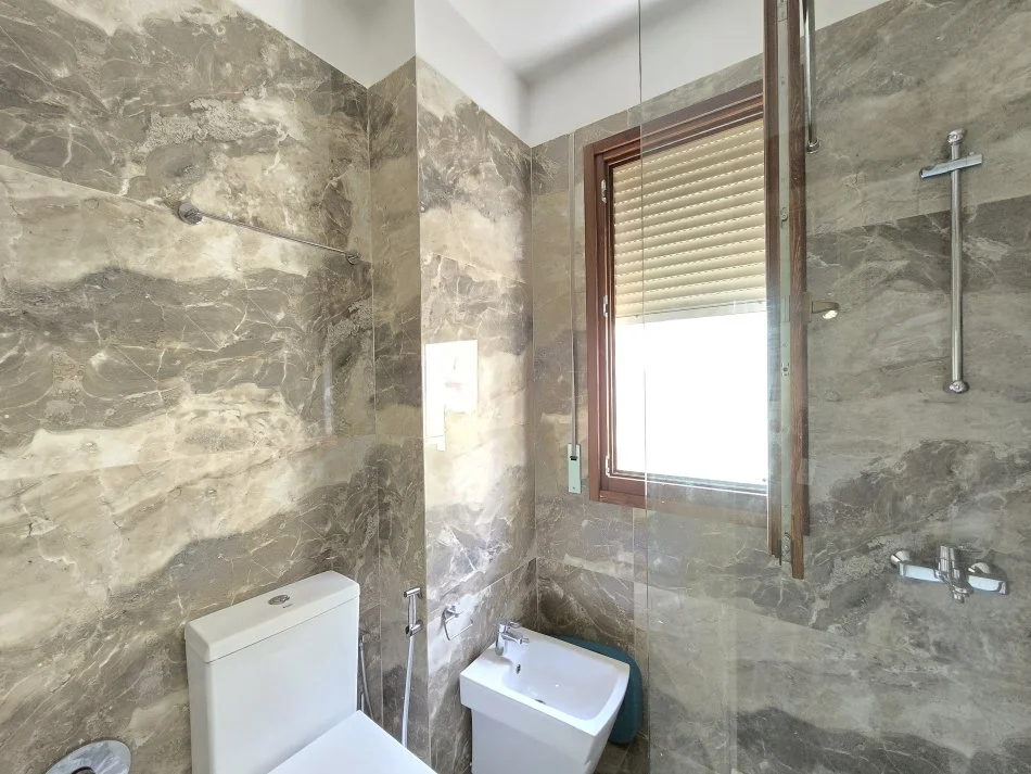 Tirane, shitet apartament 2+1+Ballkon Kati 2, 105 m² 190.000 € (Kopshti Botanik)