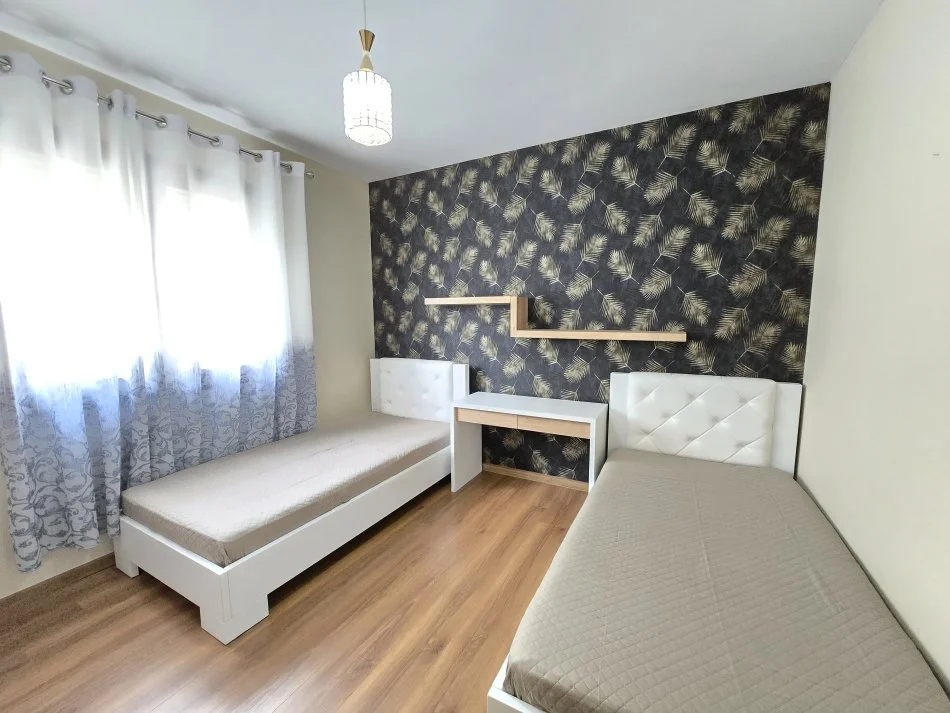 Tirane, shitet apartament 2+1+Ballkon Kati 2, 105 m² 190.000 € (Kopshti Botanik)
