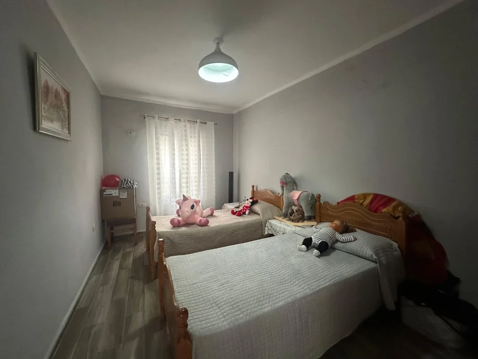 Tirane, jepet me qera shtepi 3 Katshe Kati 3, 300 m² 1.500 € (Pediatria)