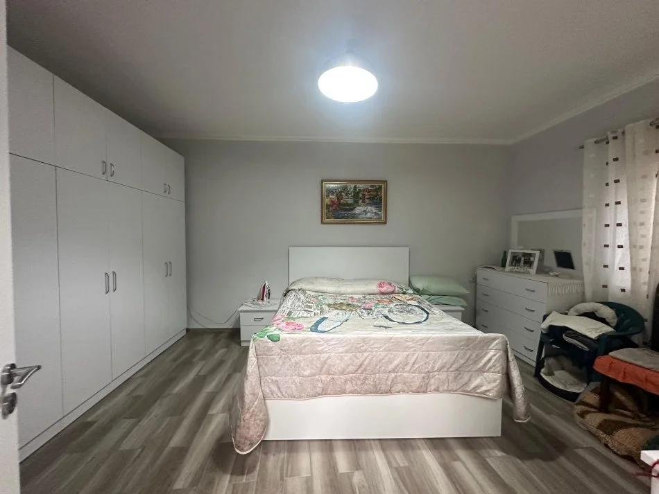 Tirane, jepet me qera shtepi 3 Katshe Kati 3, 300 m² 1.500 € (Pediatria)
