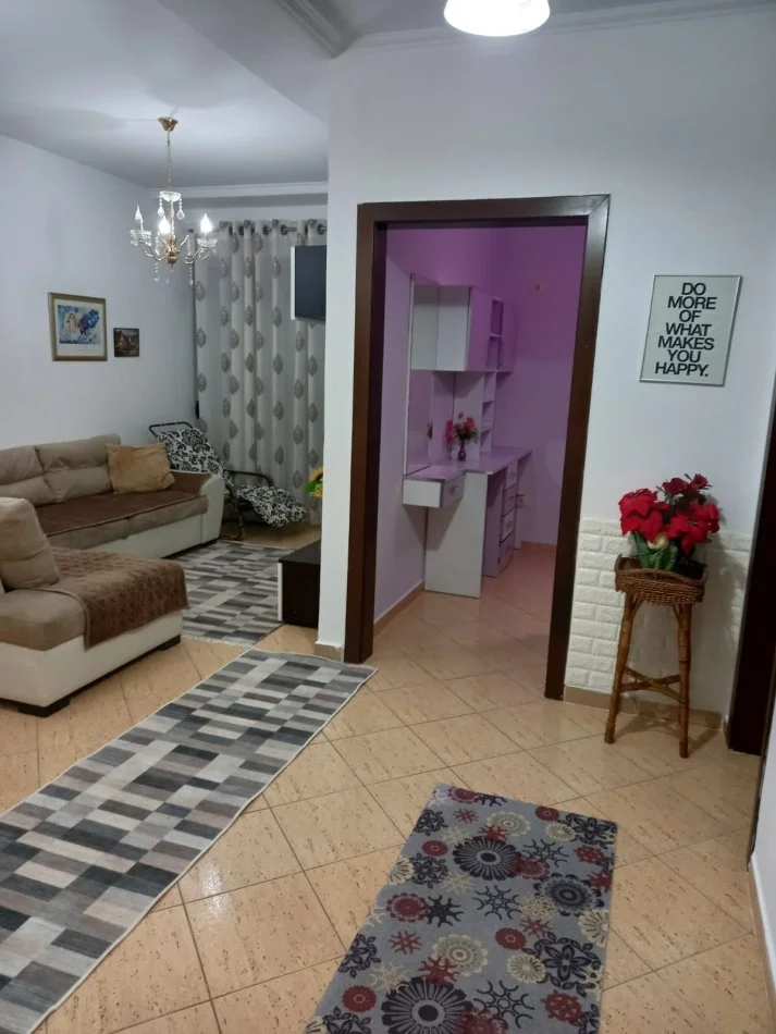 Tirane, japim  apartament 2+1 me Qira