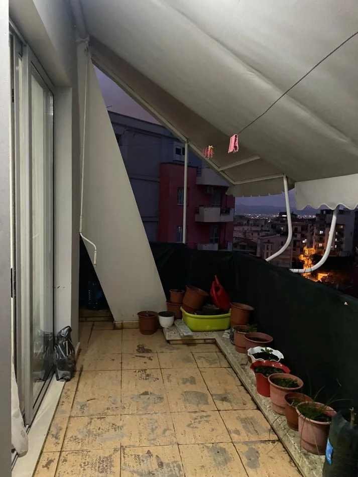 Tirane, japim  apartament 2+1 me Qira