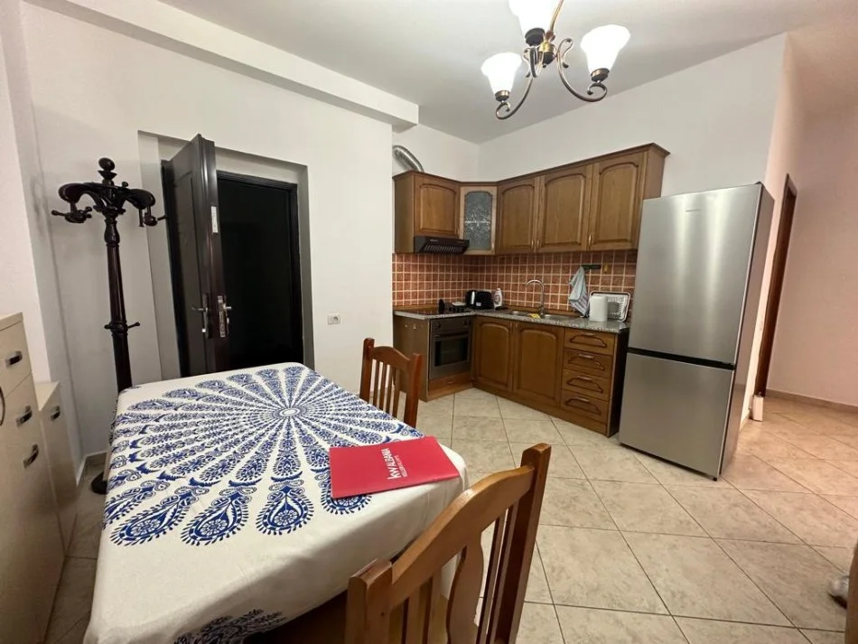 Tirane, jepet me qera apartament 2+1+Ballkon Kati 5, 89 m² 700 € (Floga)