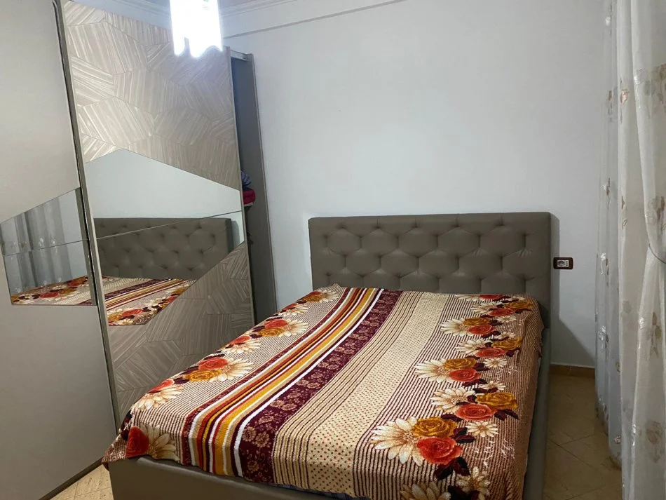 Tirane, japim  apartament 2+1 me Qira