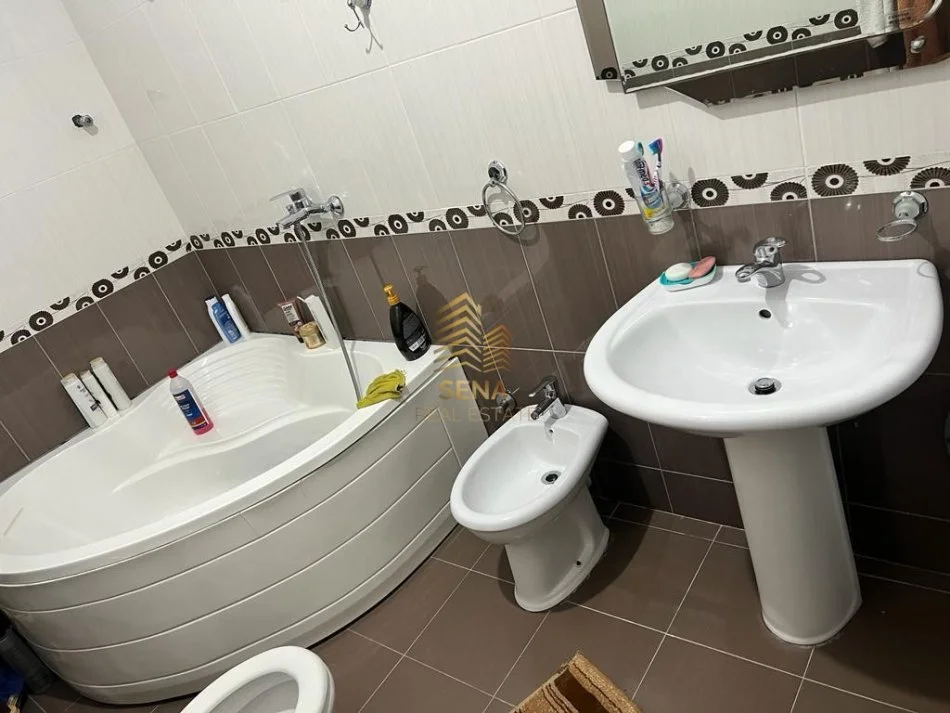 Tirane, jepet me qera Vile 2+1+Ballkon Kati 1, 90 m² 350 € (Laprake)