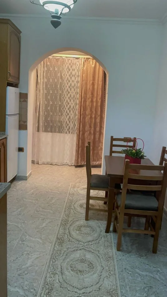 Tirana, jepet me qera apartament 2+1 Kati 3, 60 m² 400 € (Xhamllik)