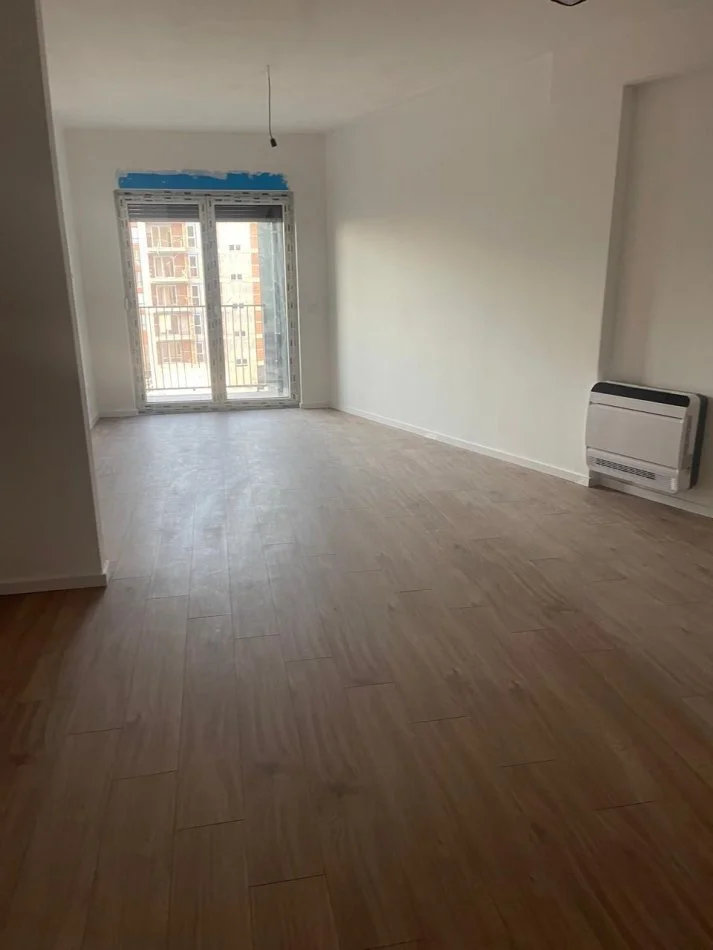 Tirane, jepet me qera apartament 3+1+Ballkon Kati 4, 150 m² 600 € (bulevardi i ri)