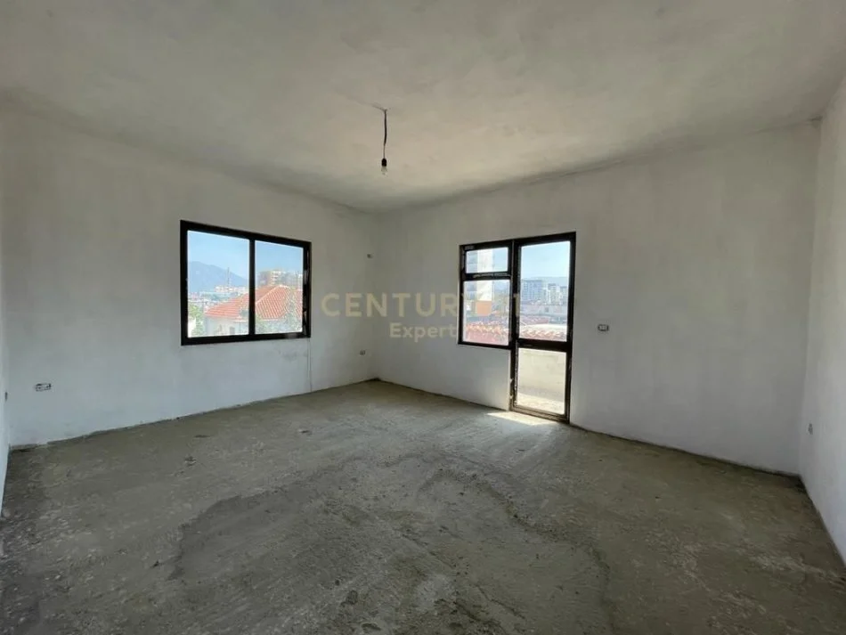 Tirane, jepet me qera ambjent biznesi , 801 m² 3.000 € (Unaza e Re)