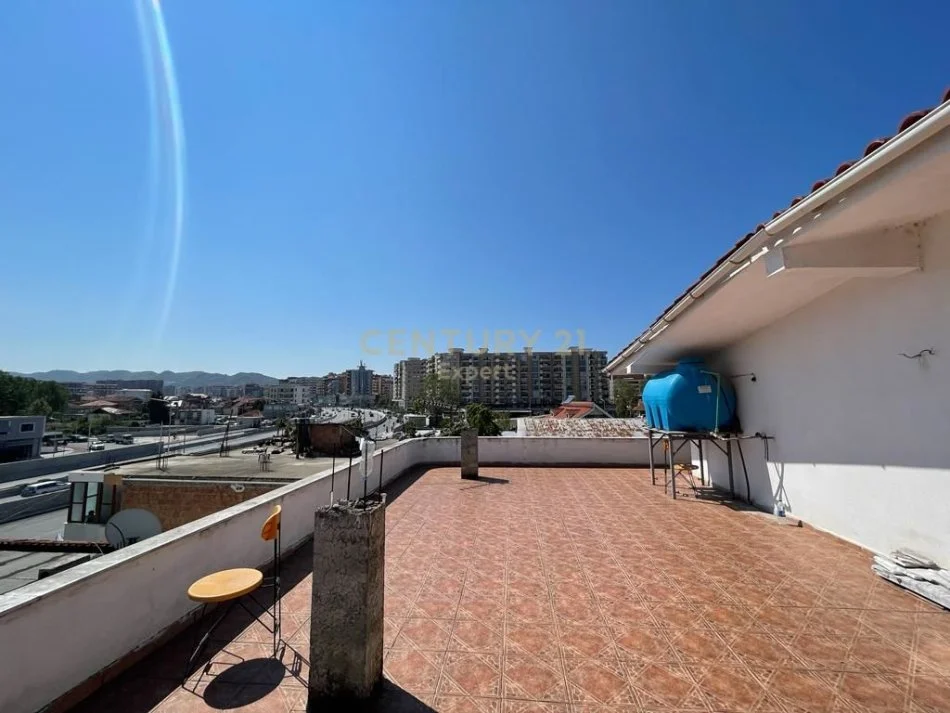 Tirane, jepet me qera ambjent biznesi , 801 m² 3.000 € (Unaza e Re)