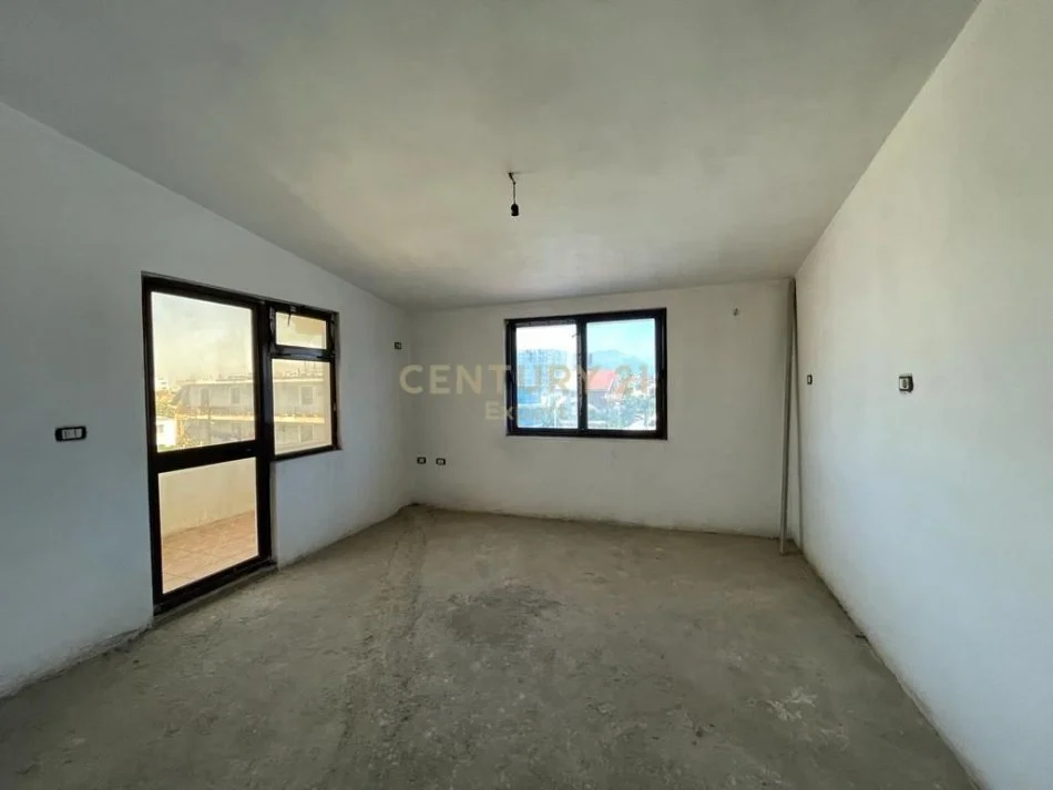Tirane, jepet me qera ambjent biznesi , 801 m² 3.000 € (Unaza e Re)