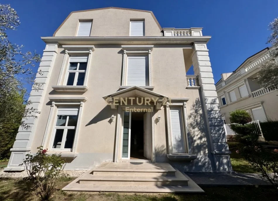 Tirane, shitet Vile 4+1+Aneks+Ballkon Kati 3, 287 m² 950.000 € (Qendra Tregtare TEG)