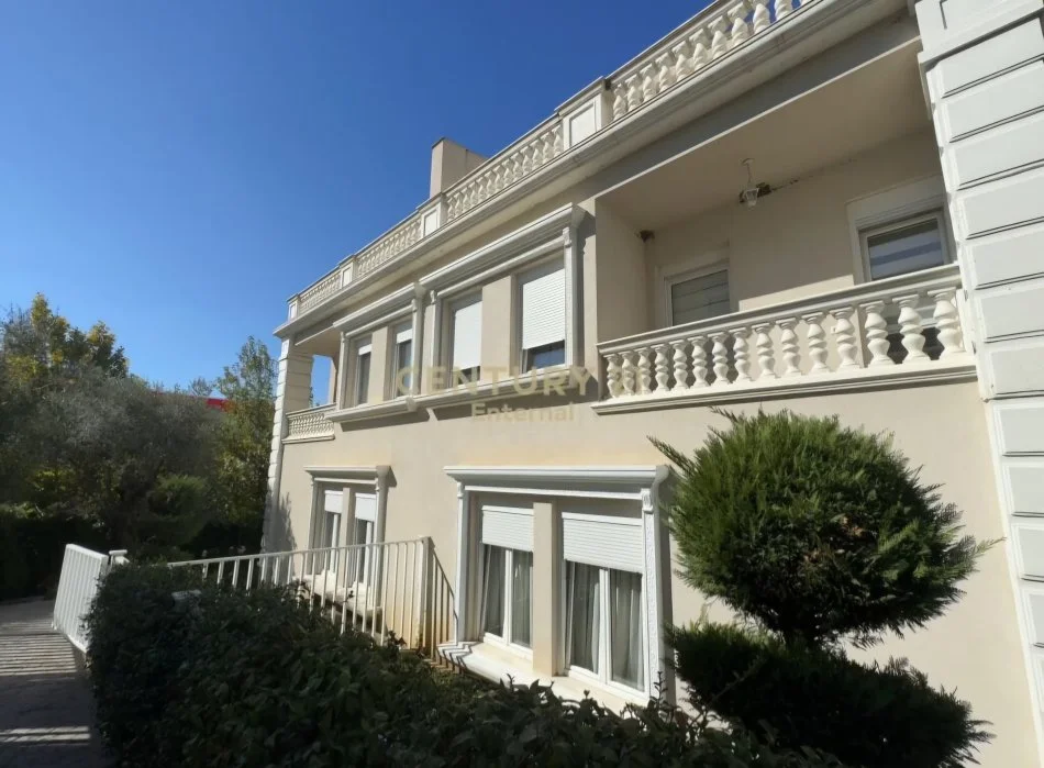 Tirane, shitet Vile 4+1+Aneks+Ballkon Kati 3, 287 m² 950.000 € (Qendra Tregtare TEG)