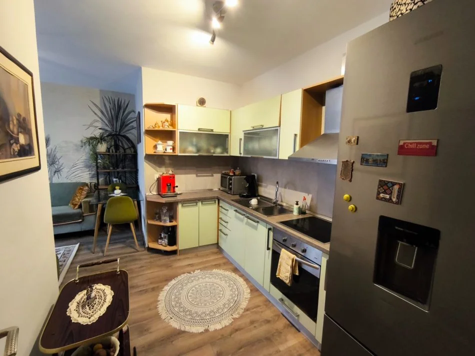 Shqiperi, me qera apartament 2+1+Ballkon Kati 2, sip 90 m² Rruga E Kosovareve)