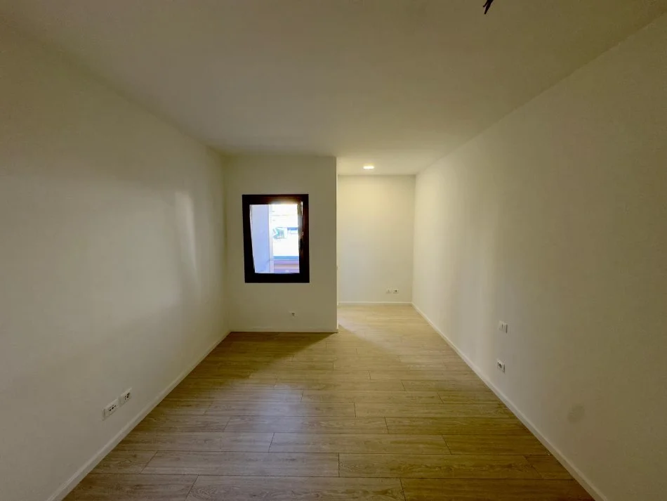 Tirane, jepet me qera ambienti, Kati 3, 120 m² 2.200 € (RTSH, Rruga Ismail Qemali)