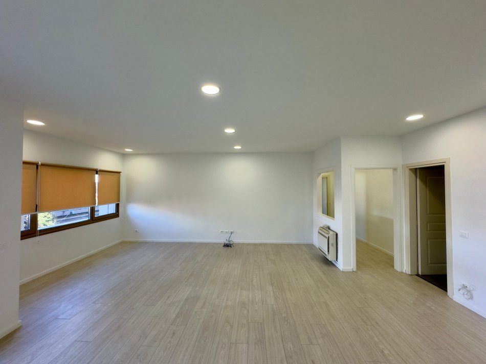 Tirane, jepet me qera ambienti, Kati 3, 120 m² 2.200 € (RTSH, Rruga Ismail Qemali)