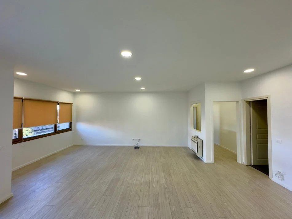 Tirane, jepet me qera ambienti, Kati 3, 120 m² 2.200 € (RTSH, Rruga Ismail Qemali)