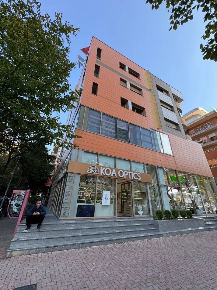 Tirane, jepet me qera ambienti, Kati 3, 120 m² 2.200 € (RTSH, Rruga Ismail Qemali)