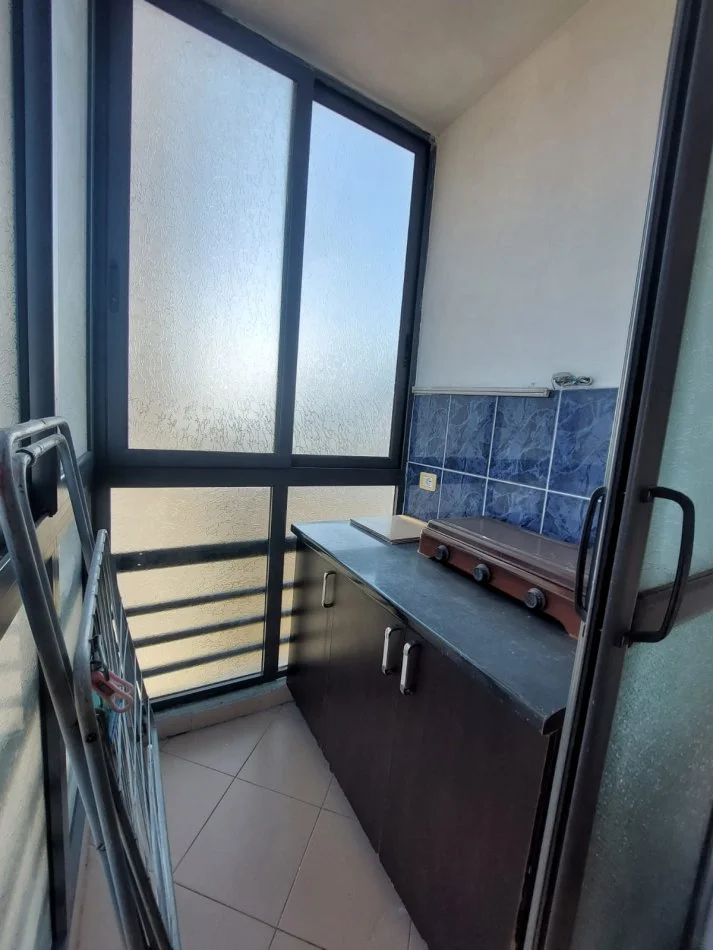 Tirane, jepet me qera apartament 2+1 Kati 5, 101 m² 650 € (Rruga Riza Cerova, Shkolla e Kuqe)