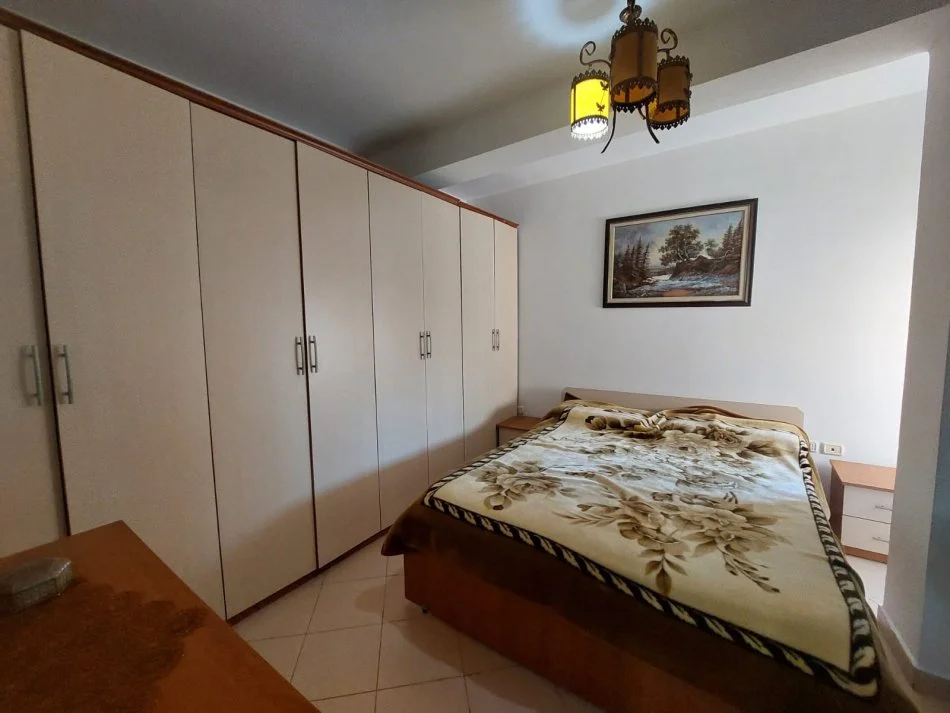 Tirane, jepet me qera apartament 2+1 Kati 5, 101 m² 650 € (Rruga Riza Cerova, Shkolla e Kuqe)