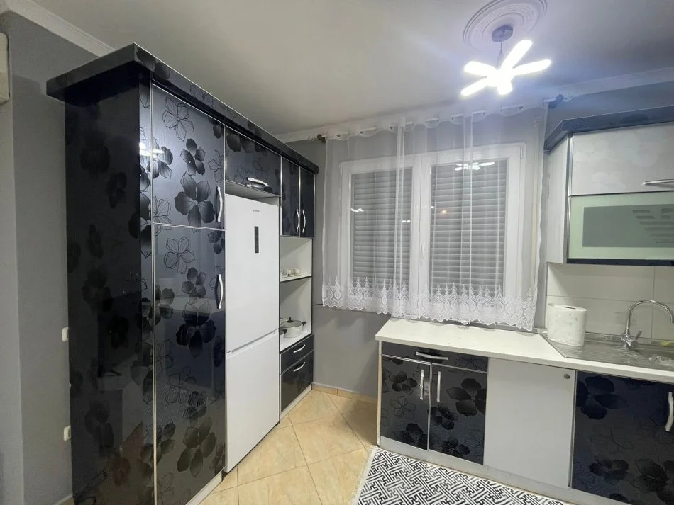 Tirane, jepet me qera apartament 2+1 Kati 1,110 m² 700 € (Don Bosko)