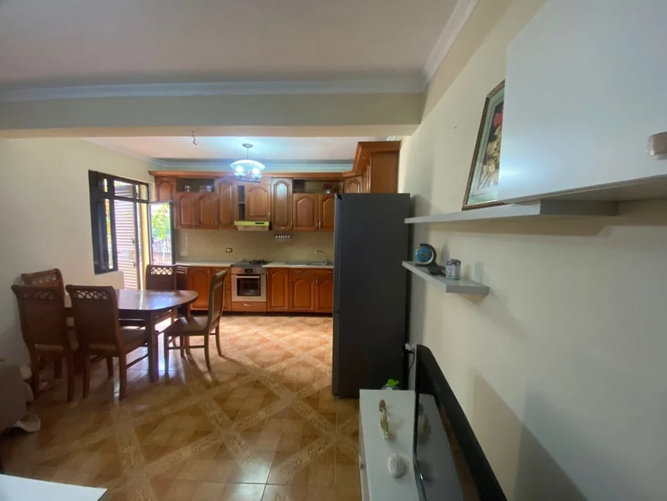 Tirane, jap me qera apartament+verande | Penthouse 2+1+Aneks+Ballkon Kati 2, 150 m² 450 € (Rruga Gergj Legisi)