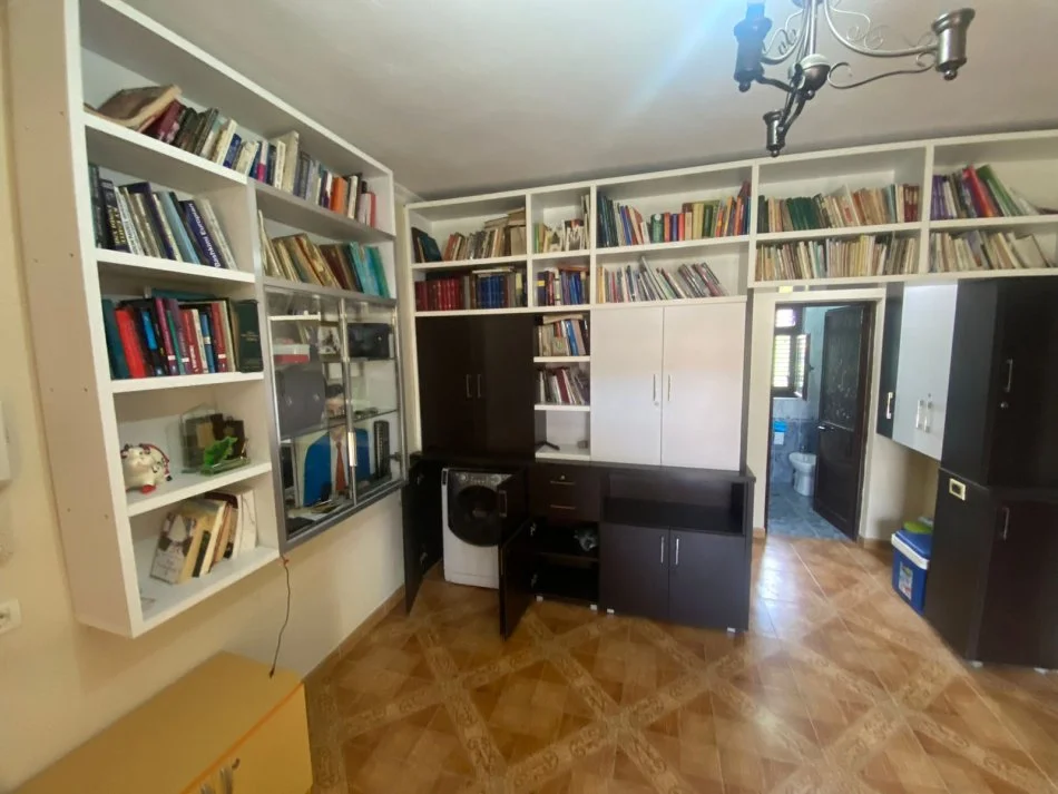 Tirane, jap me qera apartament+verande | Penthouse 2+1+Aneks+Ballkon Kati 2, 150 m² 450 € (Rruga Gergj Legisi)