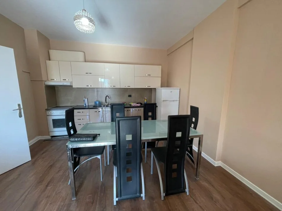 Tirane, jepet me qera apartament 2+1+Ballkon Kati 10, 80 m² 450 € (Astir, prane Bar Artistit)