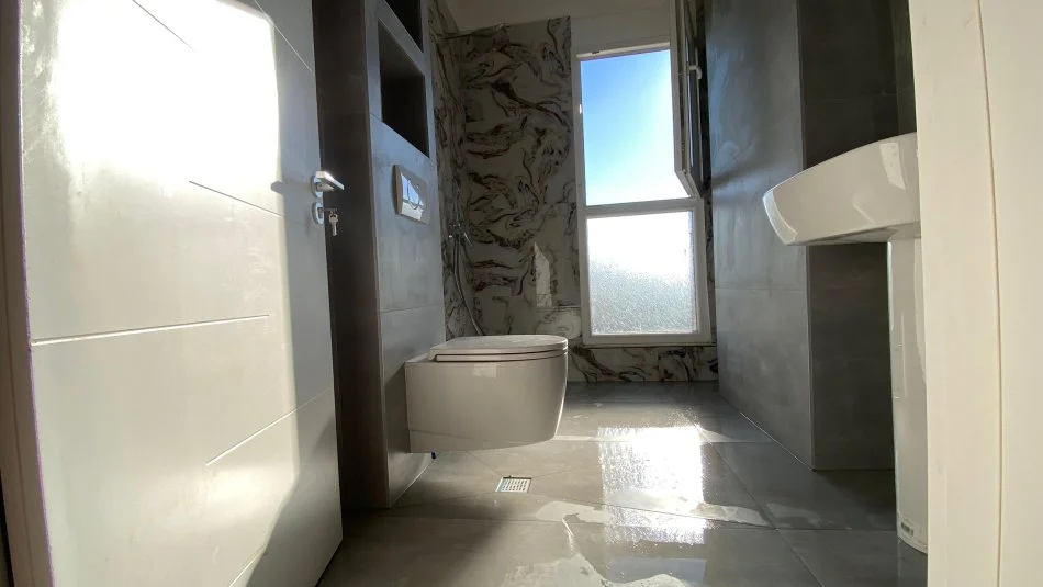 Tirane, jepet me qera apartament 1+1+Ballkon Kati 3, 69 m² 250 € (Fresku)