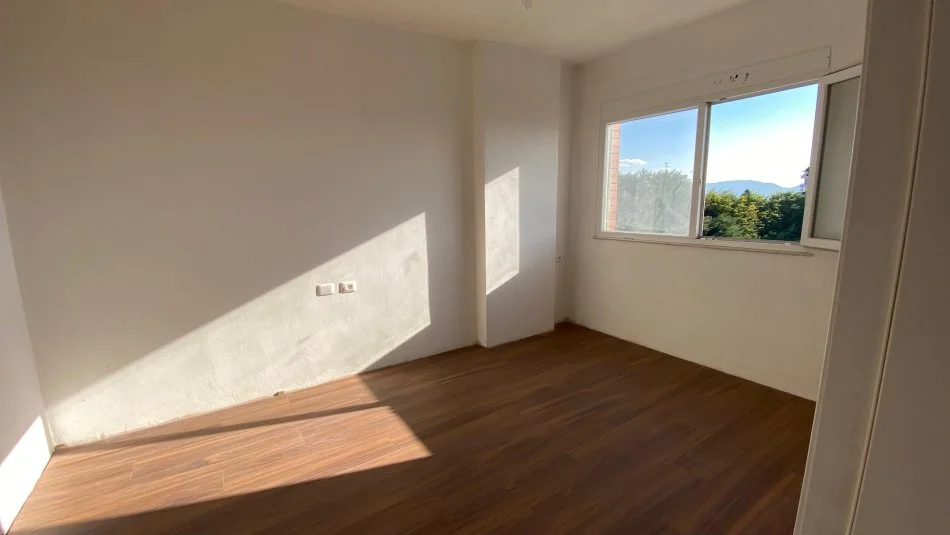 Tirane, jepet me qera apartament 1+1+Ballkon Kati 3, 69 m² 350 € (rruga e dajtit)