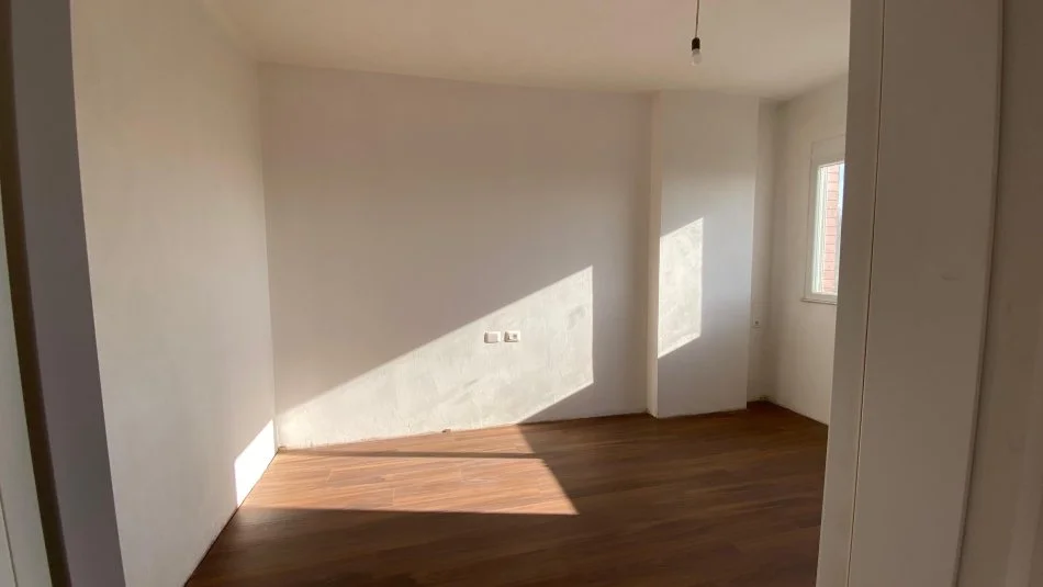 Tirane, jepet me qera apartament 1+1+Ballkon Kati 3, 69 m² 350 € (rruga e dajtit)