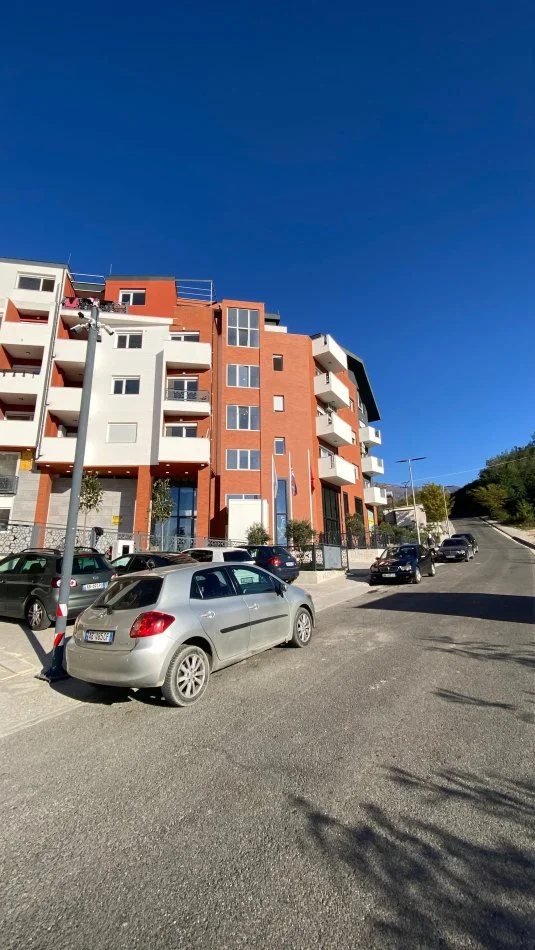 Tirane, jepet me qera apartament 1+1+Ballkon Kati 3, 69 m² 350 € (rruga e dajtit)