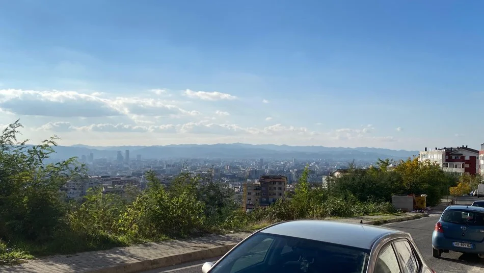 Tirane, jepet me qera apartament 1+1+Ballkon Kati 3, 69 m² 350 € (rruga e dajtit)