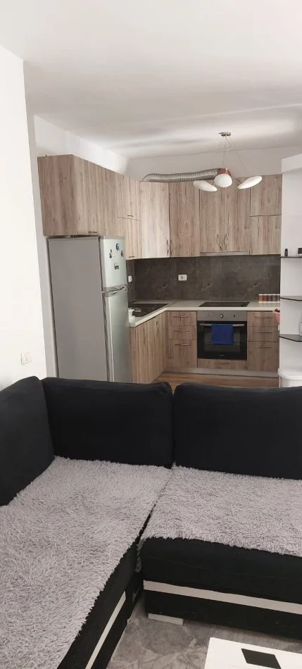 Tirane, jepet me qera apartament 2+1+Ballkon Kati 2, 100 m² 550 € (Kopshti Botanik)