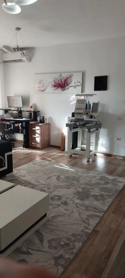 Tirane, jepet me qera apartament 2+1+Ballkon Kati 2, 100 m² 550 € (Kopshti Botanik)