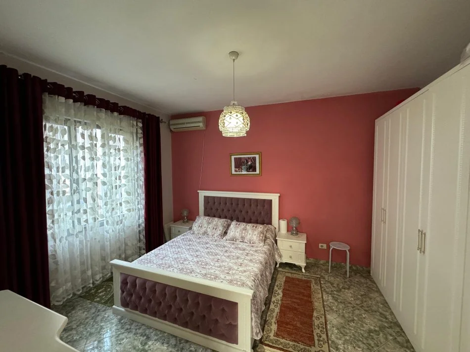 Tirane, jepet me qera Vile 2 Katshe Kati 2, 372 m² 1.700 € (Laprakë)