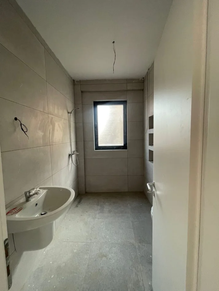 Tirane, shitet apartament 2+1+Ballkon Kati 4, 106 m² 240.650 € (Pazari)