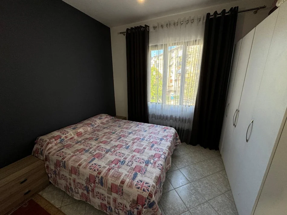 Tirane, jepet me qera Vile 2 Katshe Kati 2, 372 m² 1.700 € (Laprakë)