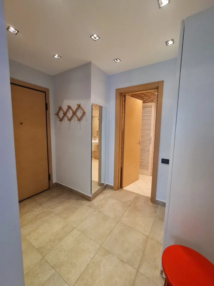 Tirane, jepet me qera apartament 1+1 Kati 7, 66 m² 700 € (Sheshi Wilson)