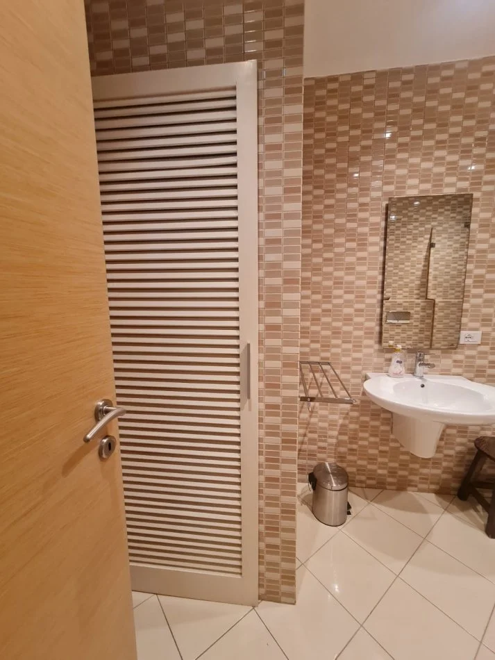 Tirane, jepet me qera apartament 1+1 Kati 7, 66 m² 700 € (Sheshi Wilson)