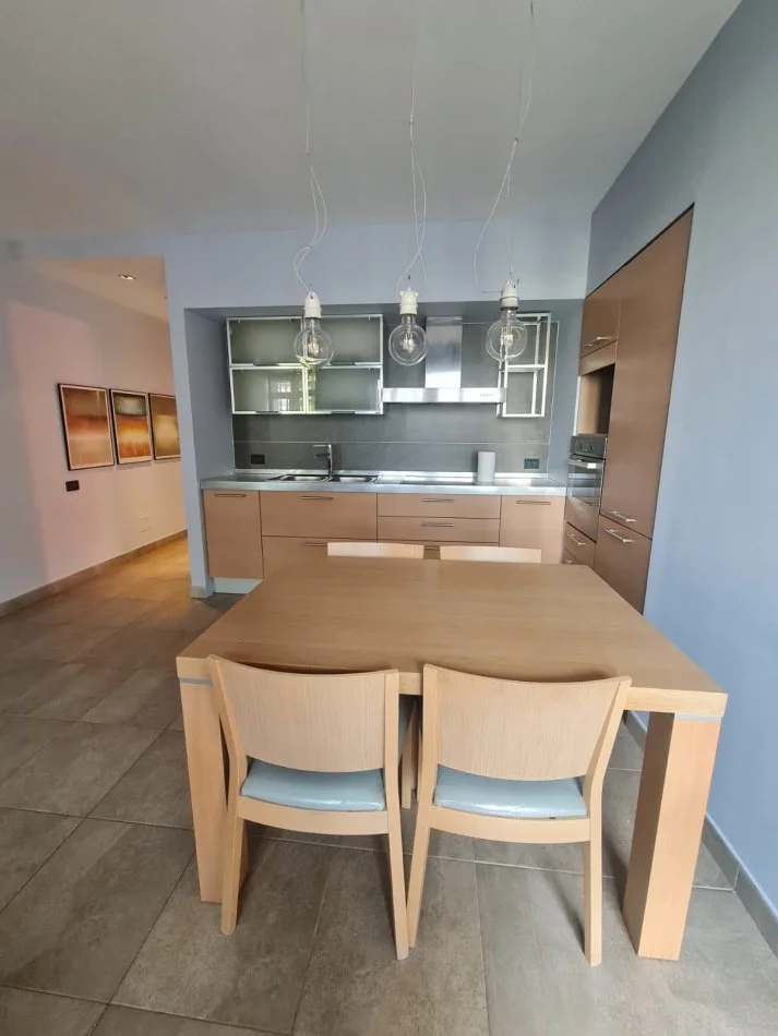 Tirane, jepet me qera apartament 1+1 Kati 7, 66 m² 700 € (Sheshi Wilson)