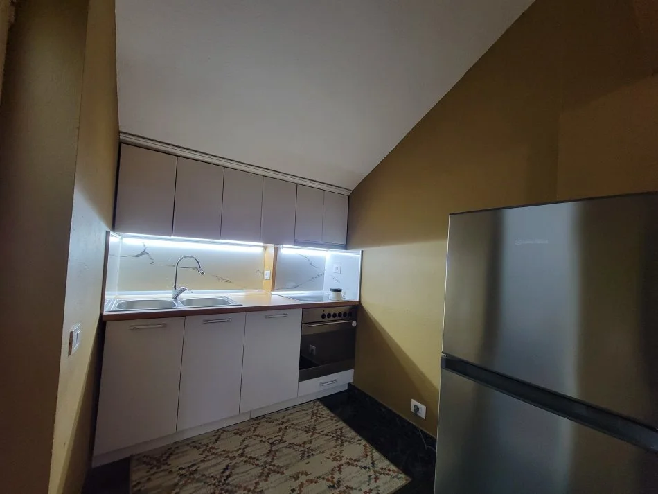 Tirane, jepet me qera Vile 1+1 Kati 2, 62 m² 500 € (Rruga e Kosovareve)