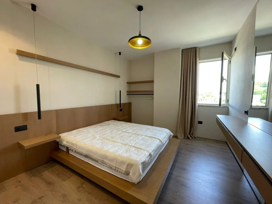 Tirane, jepet me qera apartament 1+1+Ballkon Kati 4, 67 m² 500 € (Yzberisht)