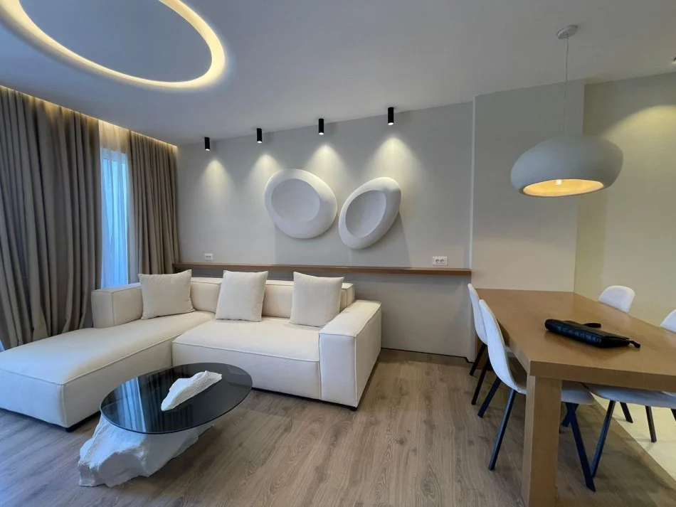 Tirane, jepet me qera apartament 1+1+Ballkon Kati 4, 67 m² 500 € (Yzberisht)